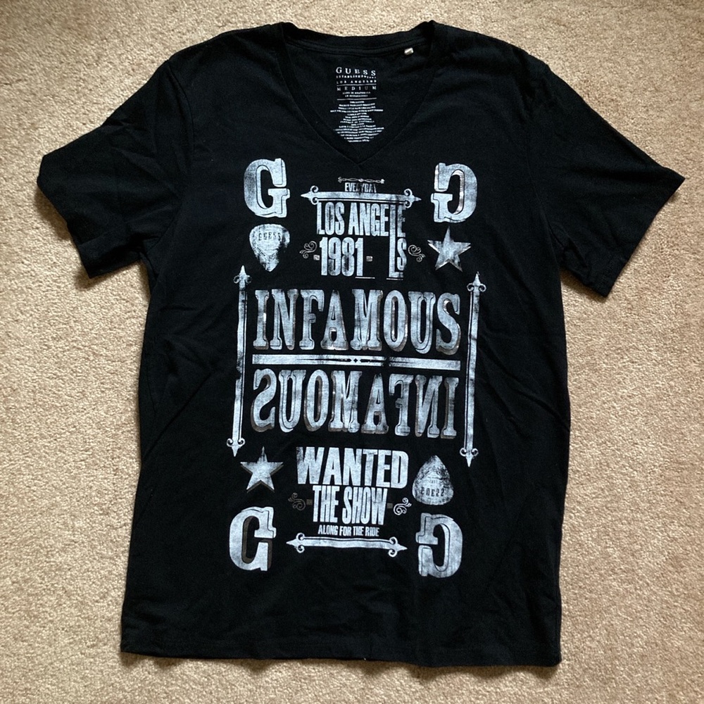 GUESS Infamous V-Neck Lettering Tee Medium
